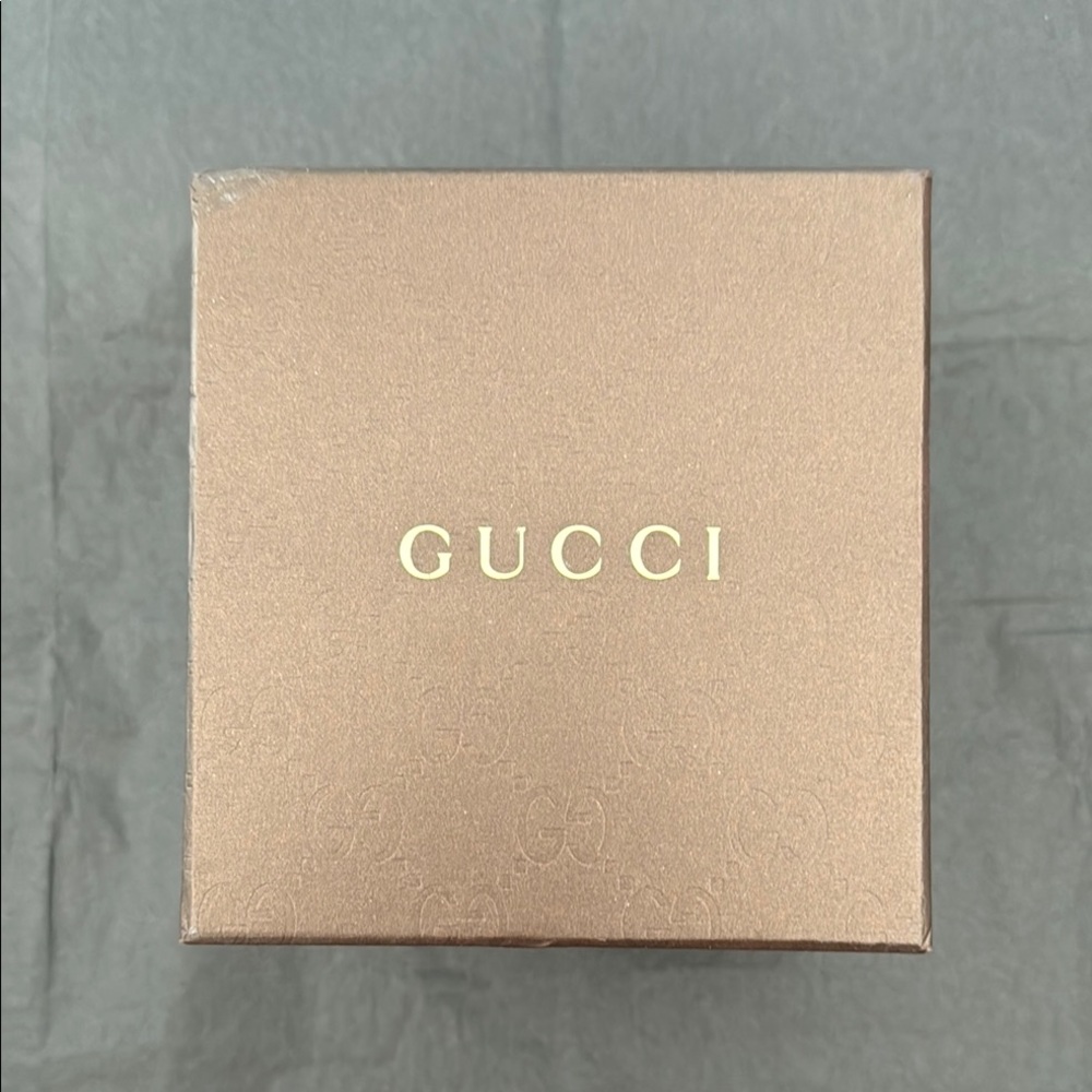 Gucci women’s watch empty box. Brand new.
